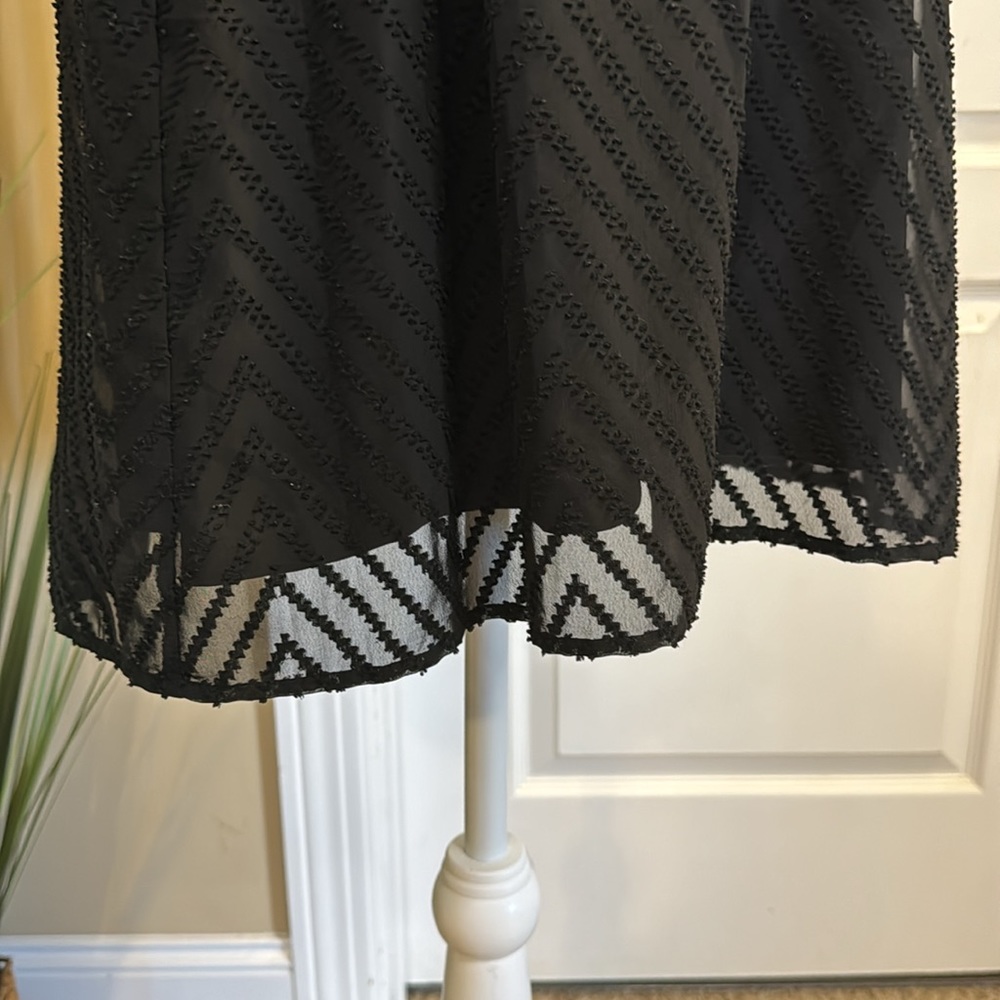 Lightweight Lbd Sheer Chevron Pattern With Lining - image 4